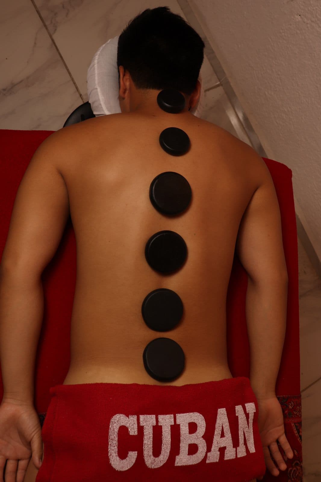 MASAJE CON PIERDAS CALIENTES  - 1